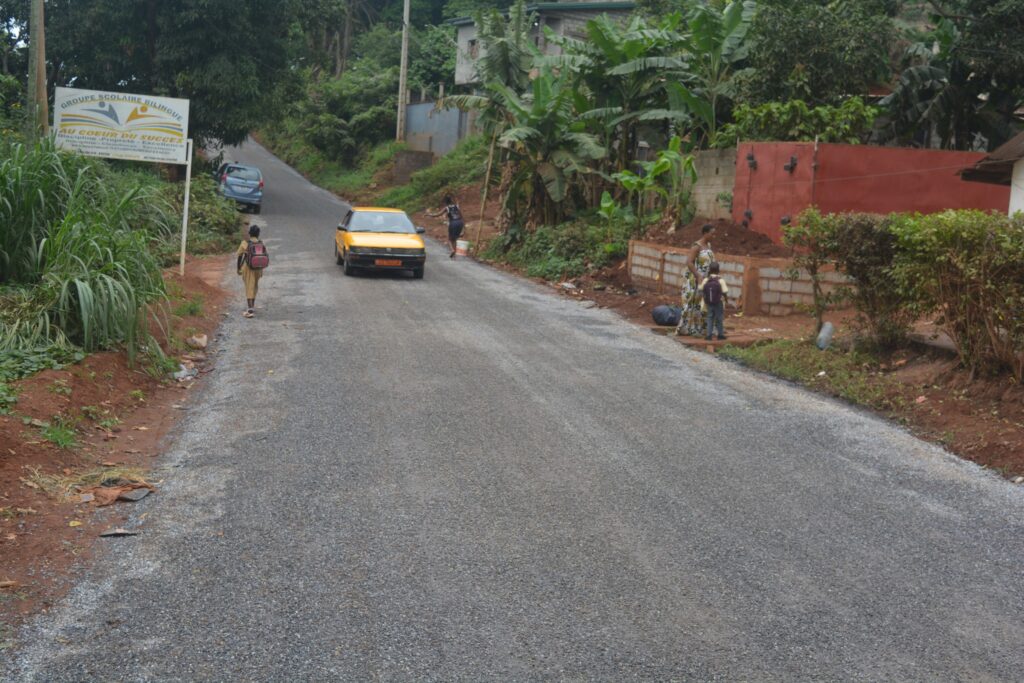 Le Maire de la Commune d’Arrondissement de Yaoundé 1er a engagé la réhabilitation du tronçon routier carrefour Wam – carrefour Fouda au quartier Nkolondom.