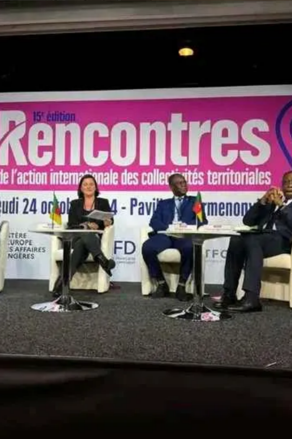 COOPÉRATION DÉCENTRALISÉE : La Commune de Dschang  à Paris